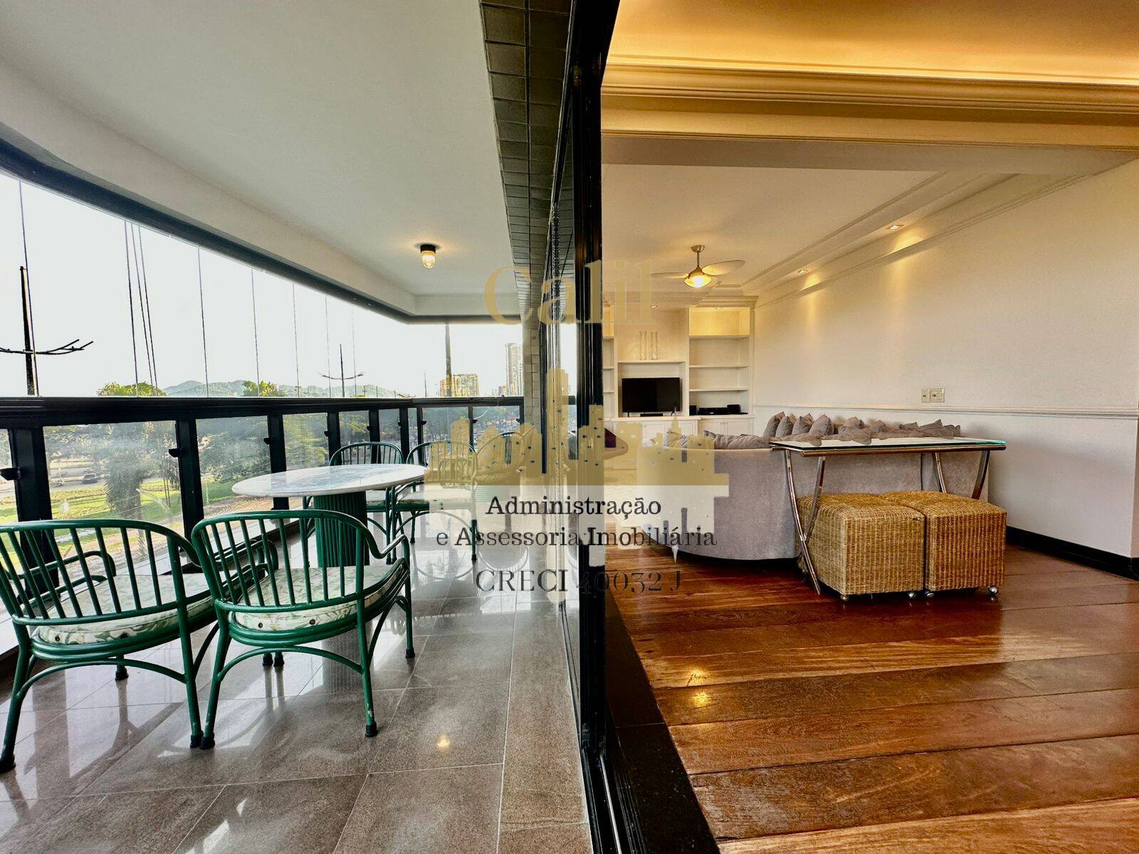 Apartamento à venda com 3 quartos, 252m² - Foto 2